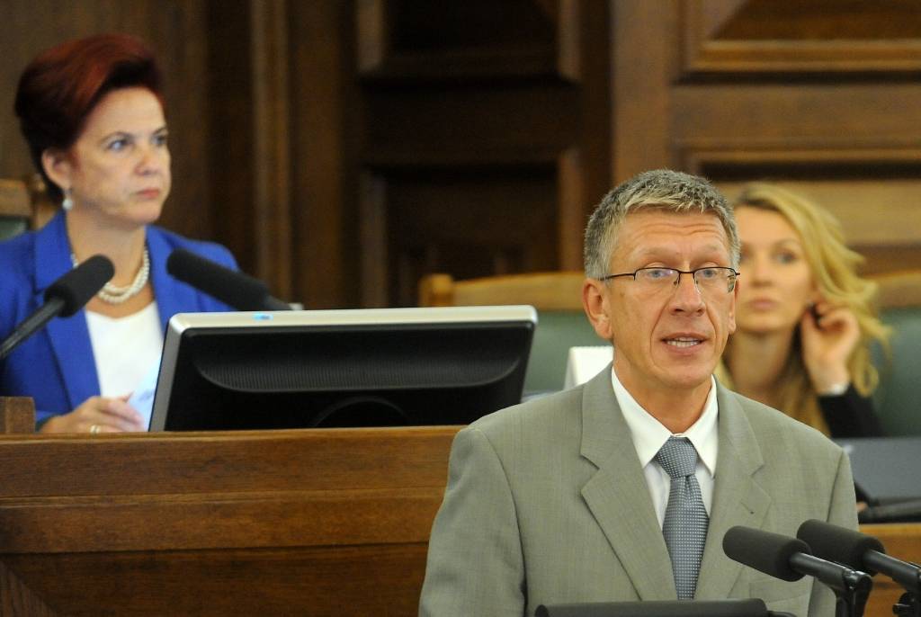 Valdošā Vienotība pati sevi plosa