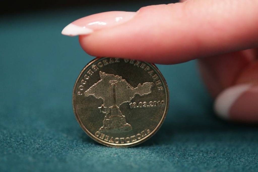 Bank Rossii pirmo reizi kopš novembra sākuma veikusi intervenci valūtas tirgū
