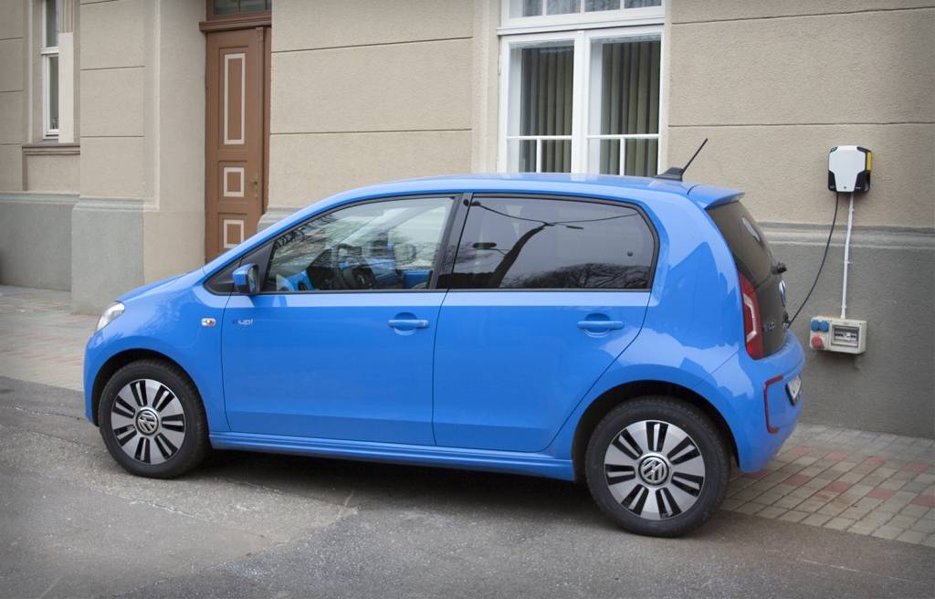 Liepājas teātrim piegādāts elektromobilis