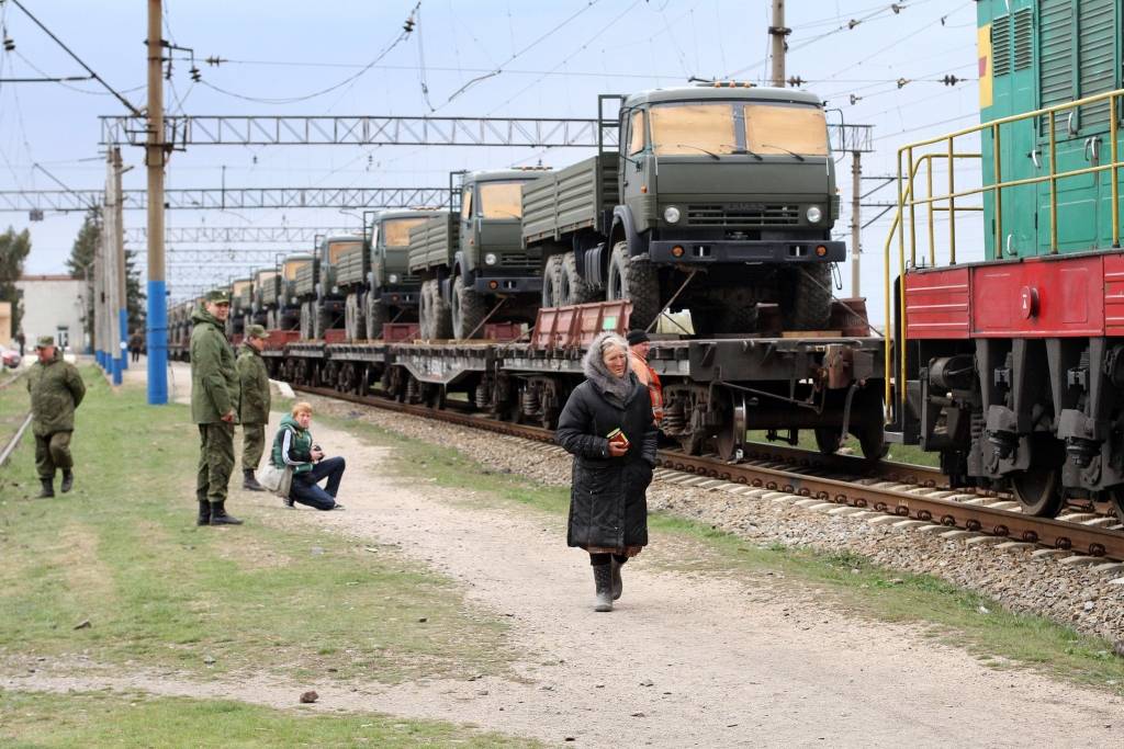 Amatpersona: Diennakts laikā Krievija ievedusi Donbasā 120 kara tehnikas vienības