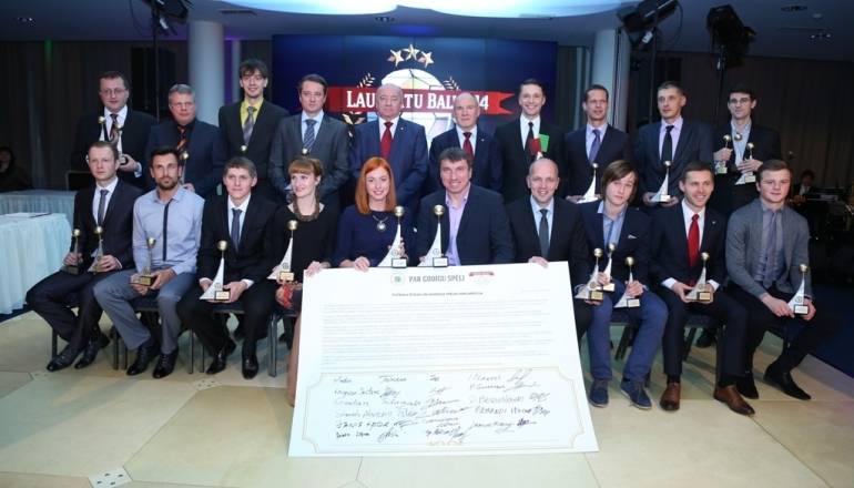 Grobiņas jauno futbolistu treneris Armands Vīksna iegūst "Jura Docenko balvu"