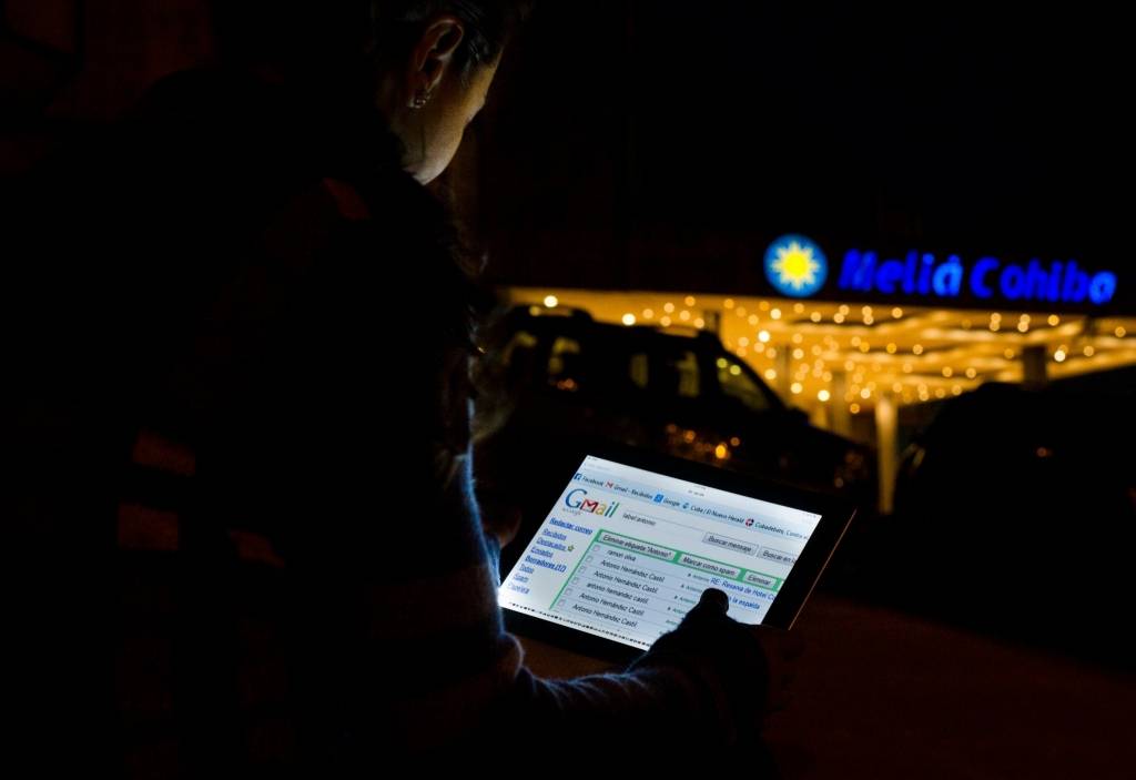 Ziemassvētku apsveikums var slēpt datu izkrāpšanu; aicina uzmanīties