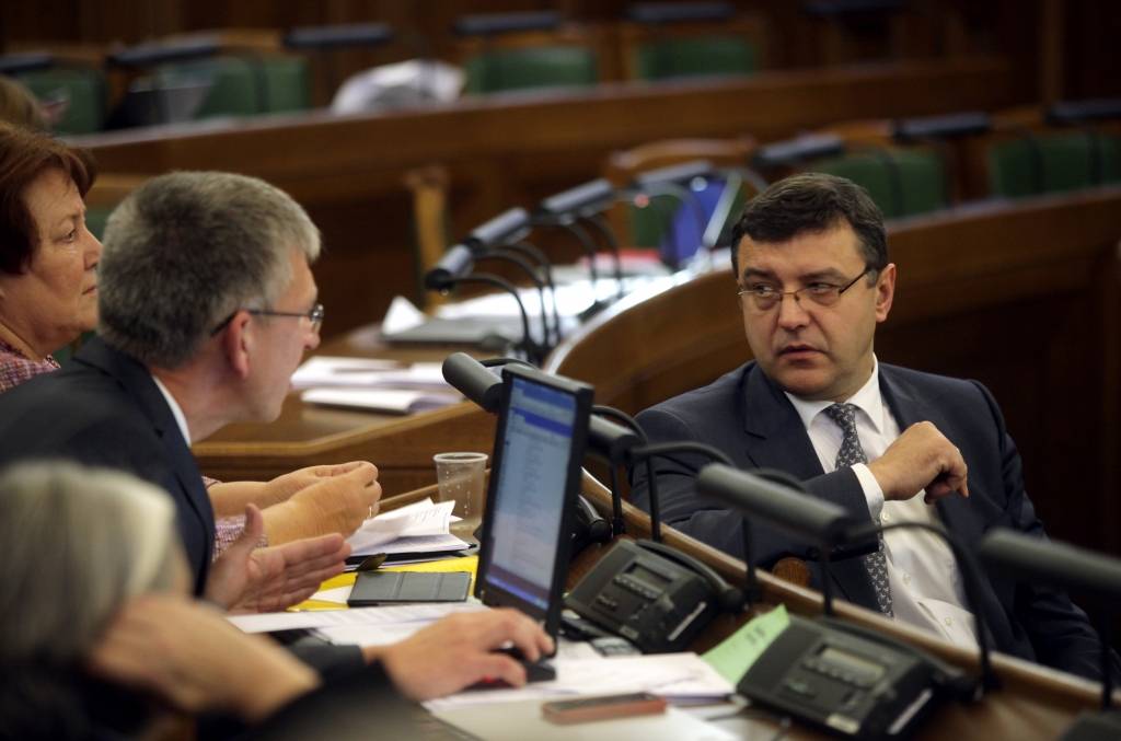 Budžetu iesniedz Saeimā; Reirs to sauc par sociālās un nacionālās drošības budžetu