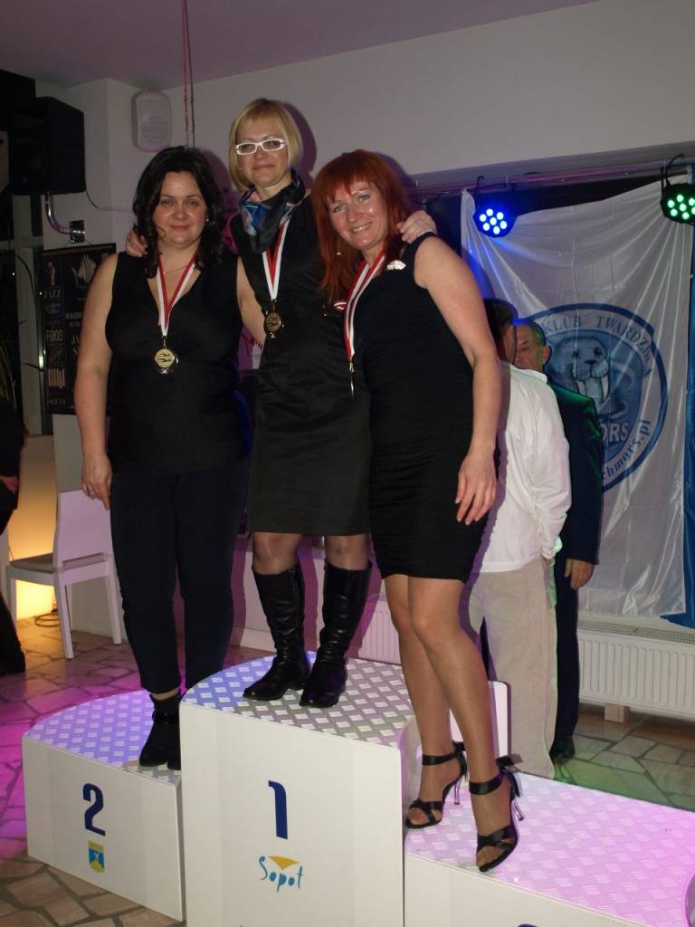 Liepājniecei divas zelta medaļas Polijas atklātajā čempionātā ziemas peldēšanā