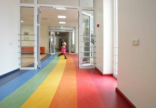 Nedaudz paaugstinās algas Liepājas bērnudārzu pedagogiem