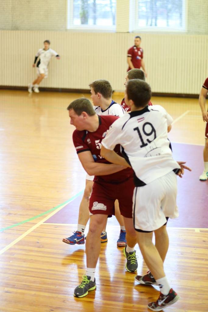 FOTO: "Vaiņode" Latvijas virslīgas handbola čempionātā uzvar "LAT-98"