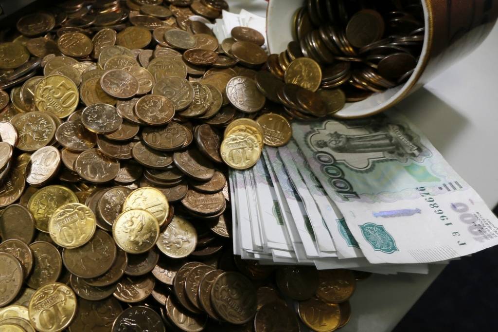 Ekonomisti: Krievijas Banka varētu tērēt 70 miljardus dolāru rubļa atbalstam