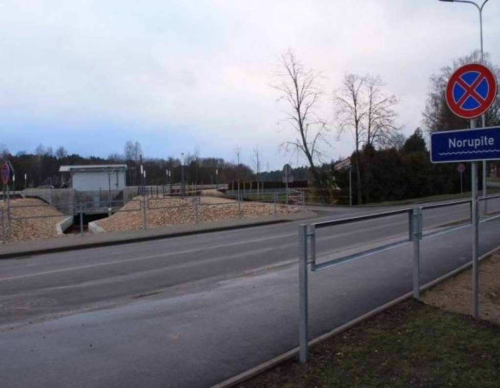 Pārbauda aizsargdambja sūkņu stacijas darbību