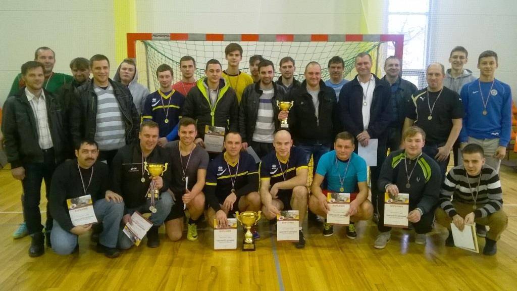 "Rokasbirzs" futbolisti kļūst par Aizputes novada čempioniem telpu futbolā