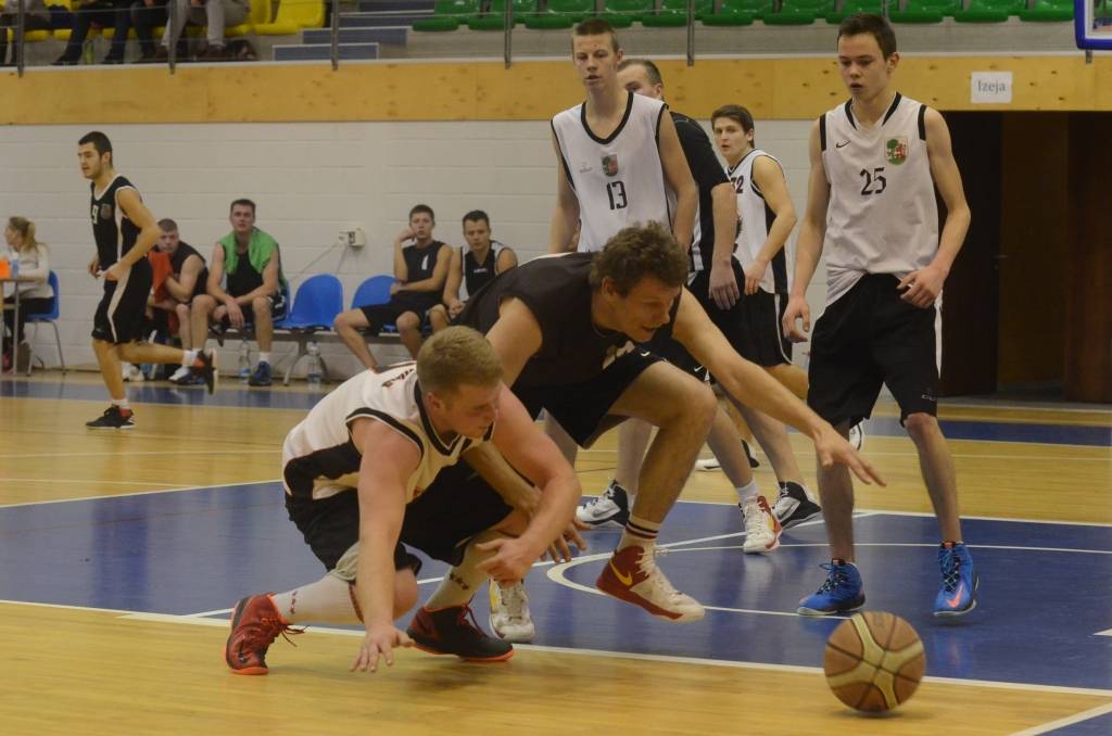 "Grobiņa" un "Bārta" uzvar Grobiņas novada čempionāta basketbolā spēlē