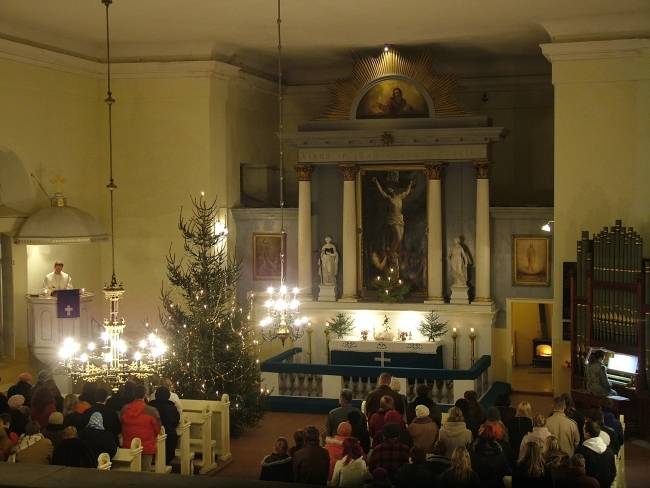 Rietumu kristīgā pasaule svin Ziemassvētku vakaru