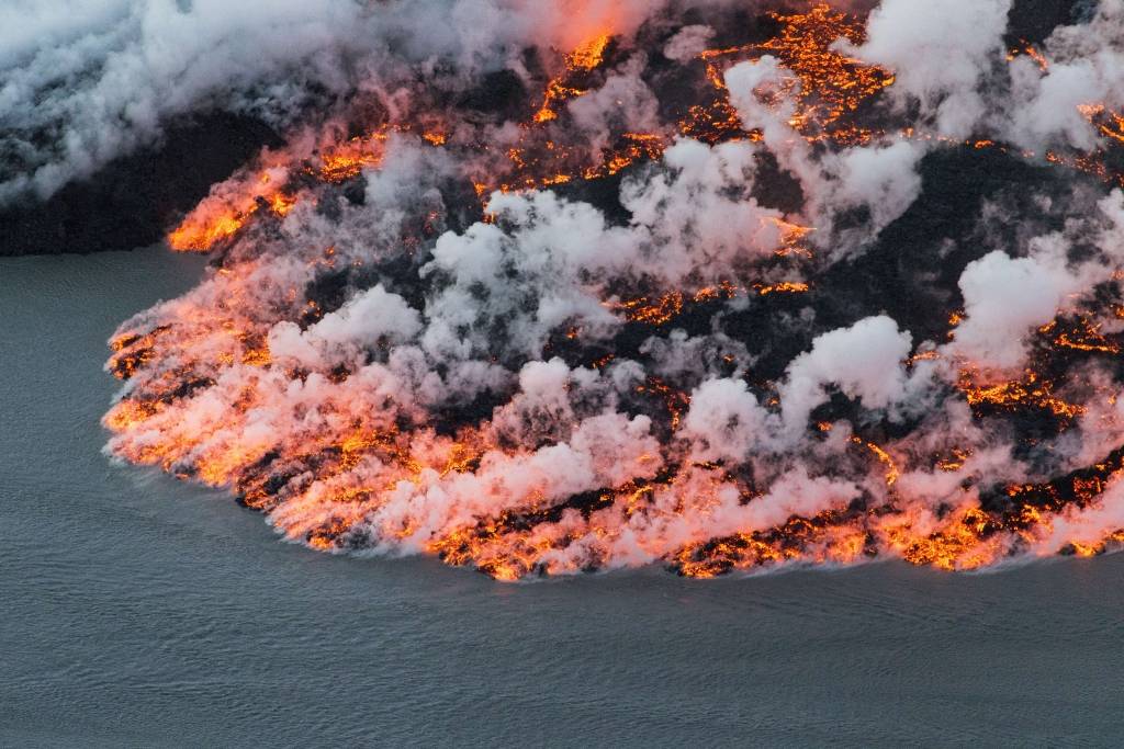 Islandē jau četrus mēnešus turpinās vulkāna izvirdums