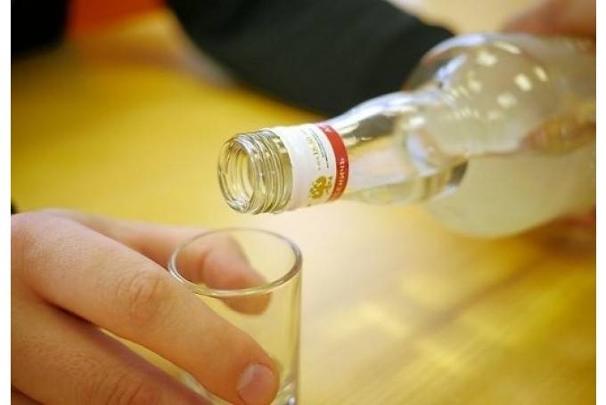 Visu dienu lietojot alkoholu, slimnīcā nonācis kāds 17 gadus vecs kurzemnieks