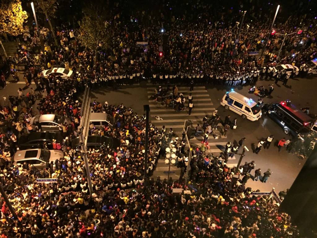 Šanhajā Jaungada svinību laikā pūlī nobradāti vismaz 36 cilvēki