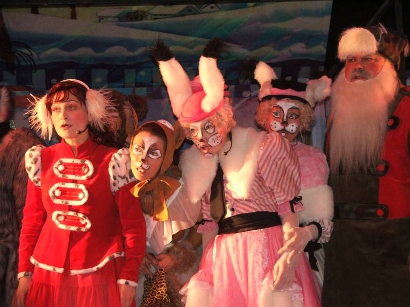 Latvijas televīzijas pirmais kanāls rādīs Liepājas teātra izrādi "Sniegbaltītes skola"
