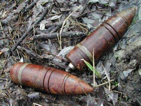 Saldū pēc traģiskā sprādziena atrasta "tanku dūre", rokas granātas un artilērijas lādiņi
