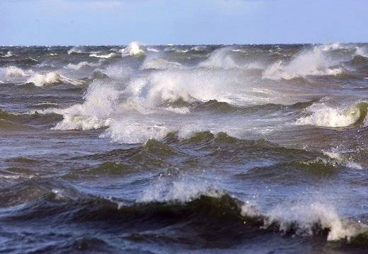 Atrod jūrā pazudušo kaitbordistu