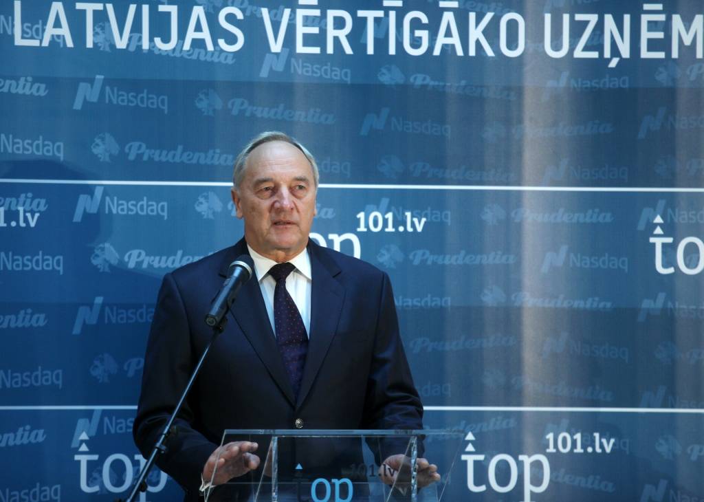 Prezidentu Bērziņu arī šogad neuzaicina uz Pasaules ekonomikas forumu