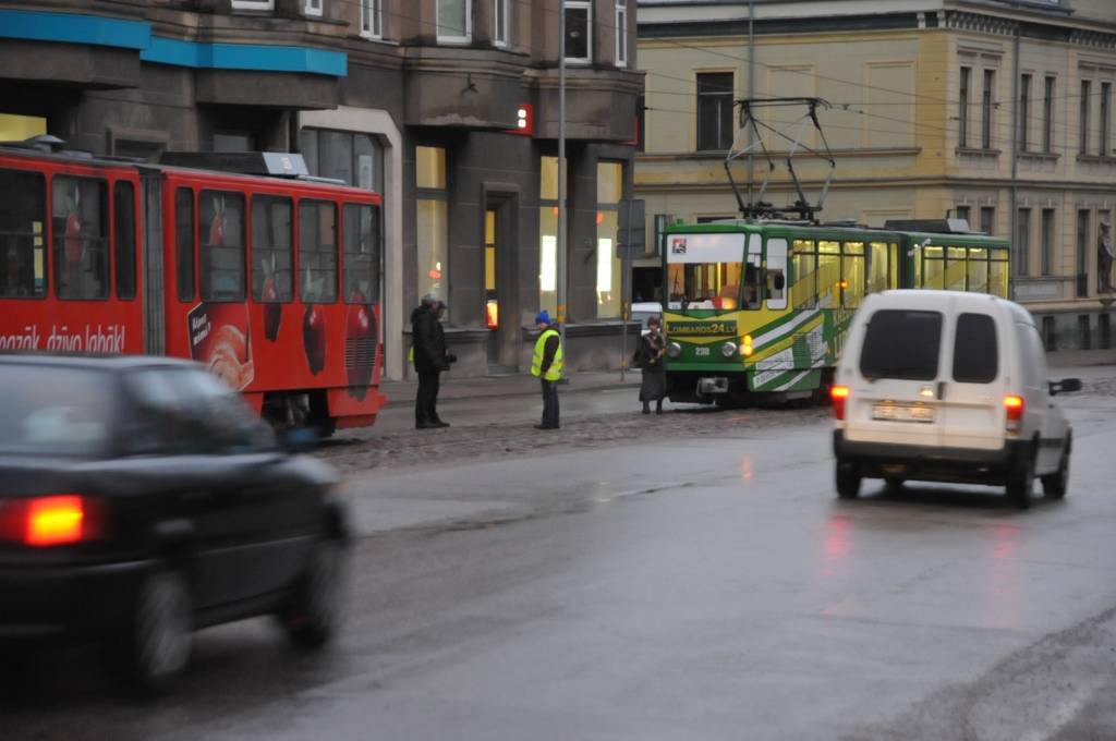 Pēc bojāto sliežu remonta Liepājā atjaunota tramvaja satiksme