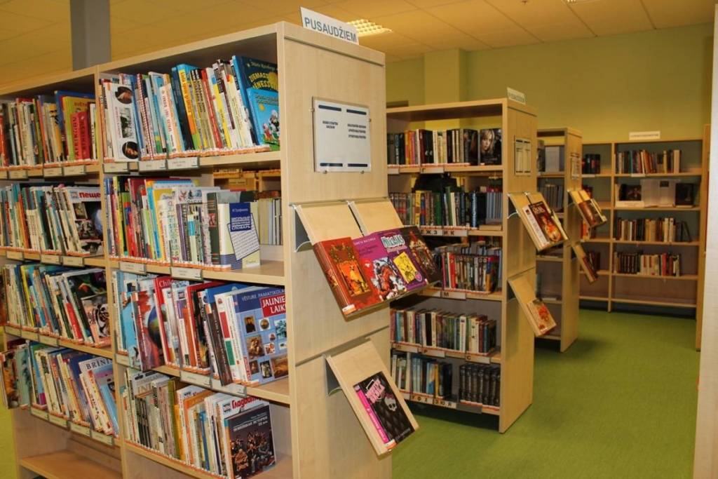 Liepājas, Grobiņas un Krotes bibliotēkām piešķir "Latvijas mazo gaismas piļu" godu
