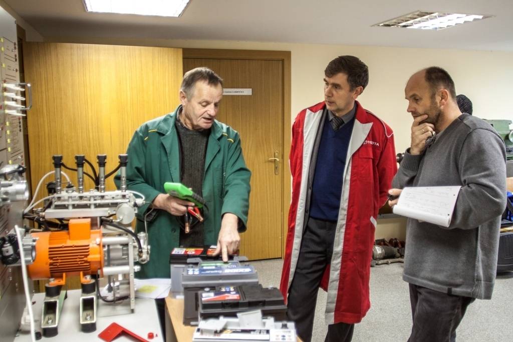 FOTOREPORTĀŽA: Kā izvēlēties auto akumulatoru?