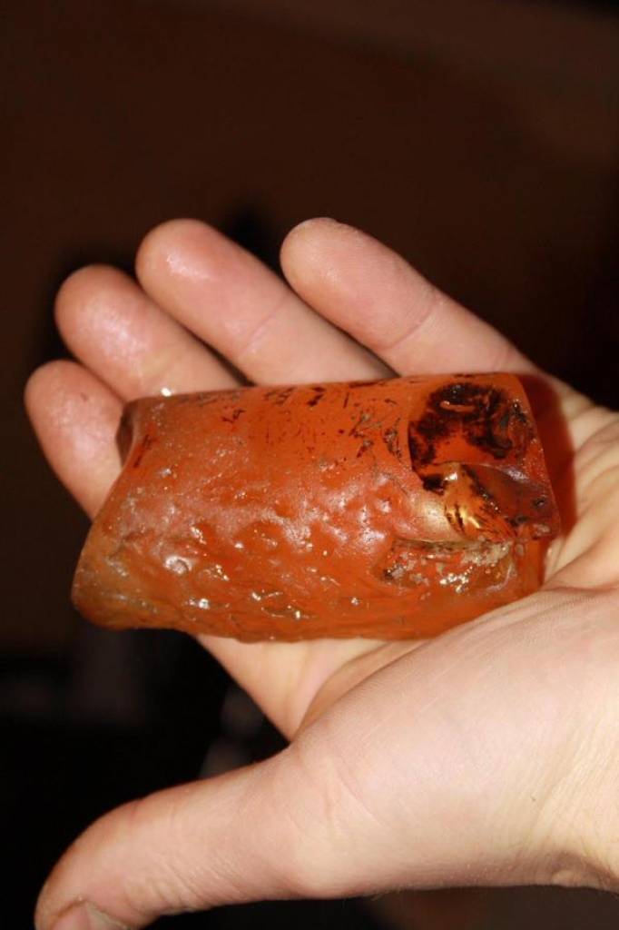 Kolkasragā atrod 150 gramus smagu dzintara gabalu