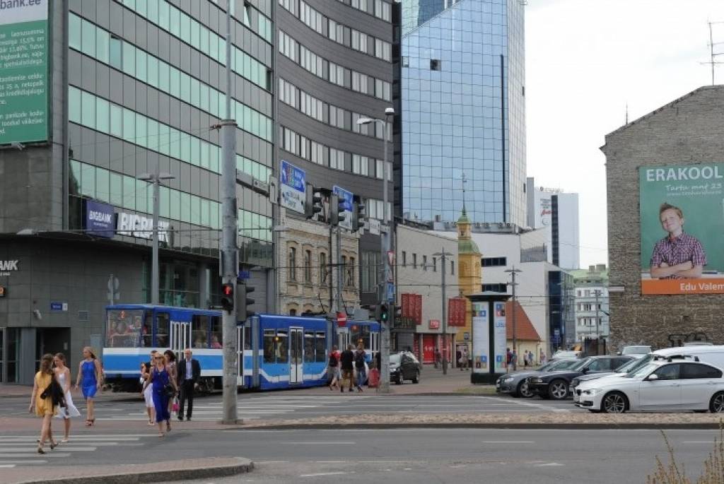 Par šiku Rīgas tramvajā ir jāmaksā, Tallinā bez maksas brauc deklarētie