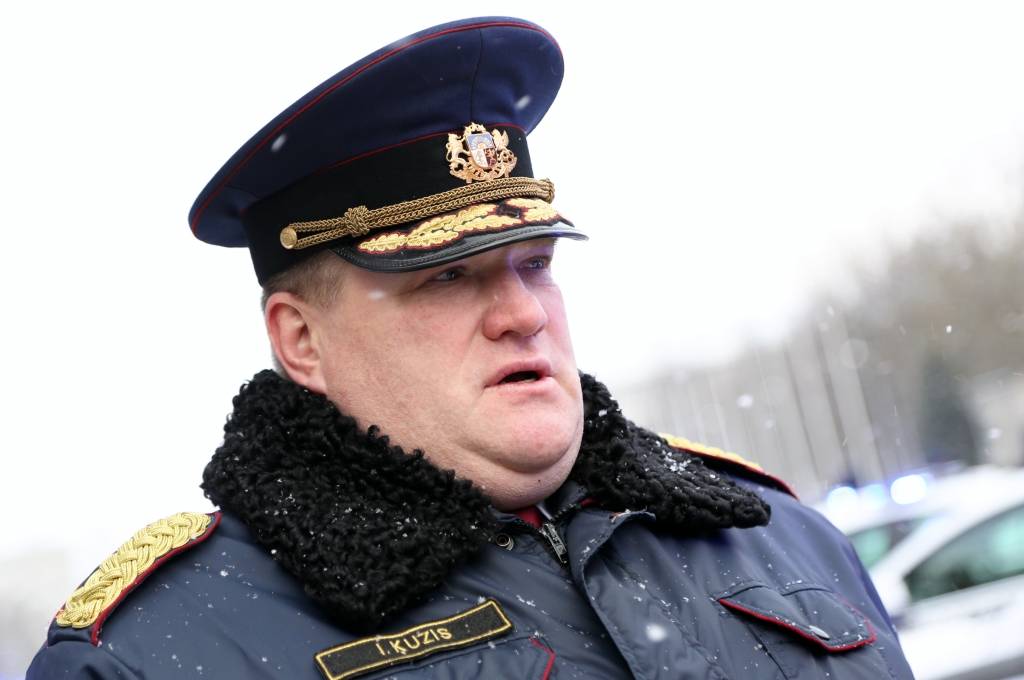 papildināts (12:15) - TV3 operatora apcietināšana Ķuzim liek apšaubīt policistu profesionalitāti