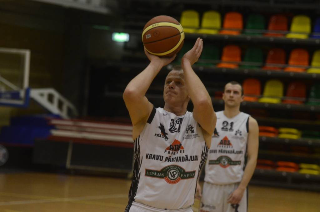 "Kraukļi" Lejaskurzemes novadu čempionātā basketbolā pagarinājumā uzvar "Vaiņodi"