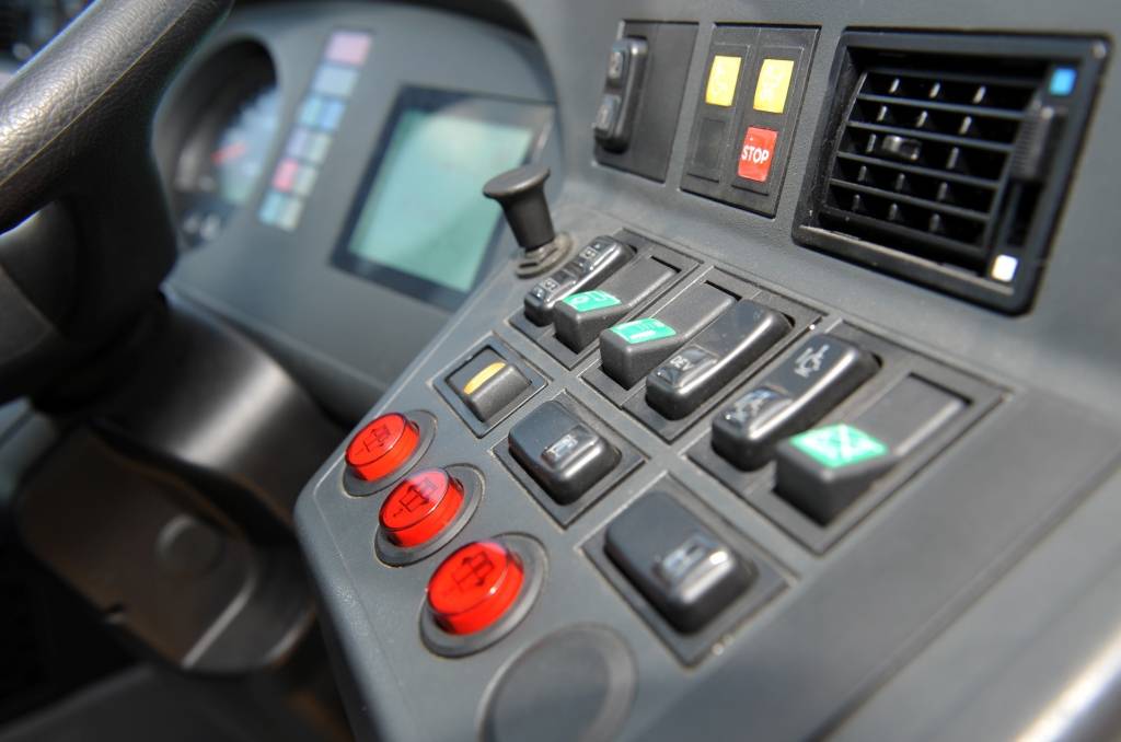 Čaka ielas traģiskā avārija - trolejbuss braucis pie sarkanā