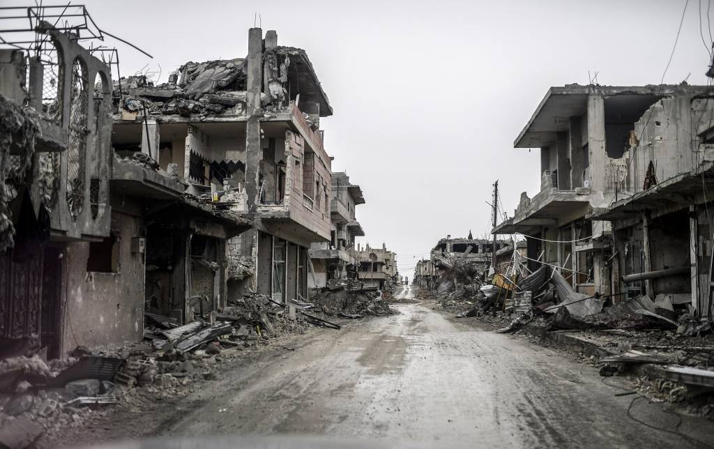 FOTO: Islāma valsts padzīta, bet Kobane guļ gruvešos