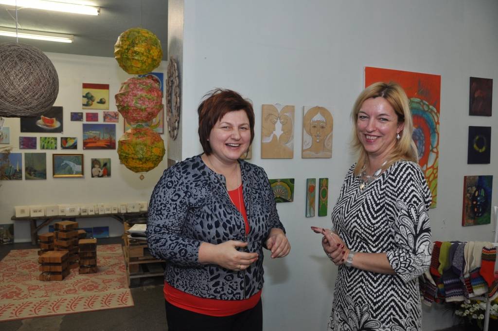 FOTO: Ar izstādi rosina domāt citus