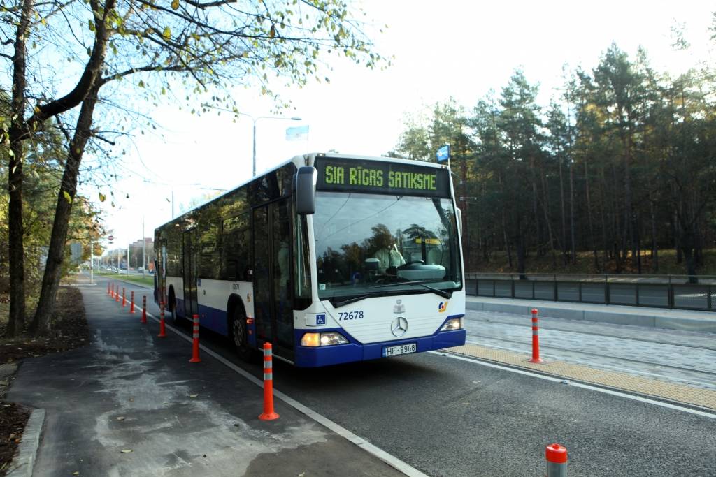 Papildināts - Vecmīlgrāvī, iespējams, šauts pa 29.maršruta autobusu