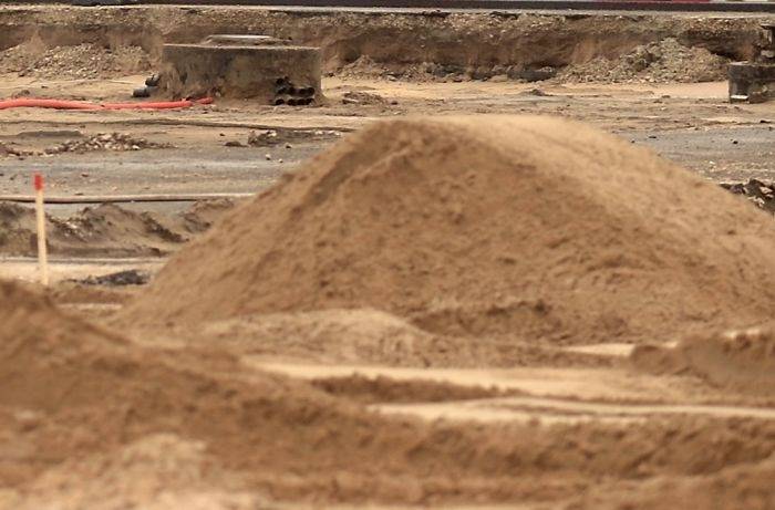 Saldū atrokot iegruvušu tranšeju, izglābj divus strādniekus