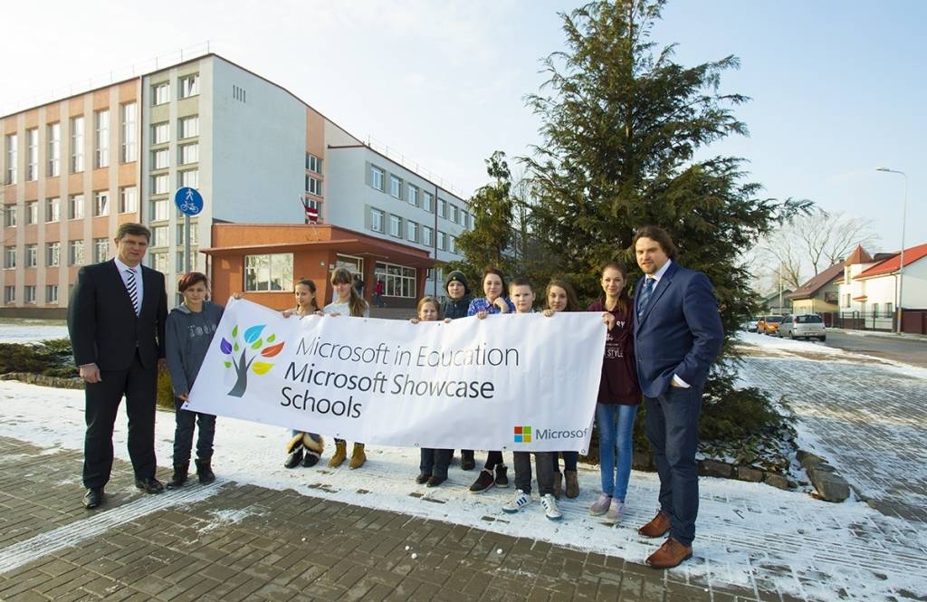 Liepājas Raiņa 6.vidusskolai piešķirts Microsoft Showcase School statuss