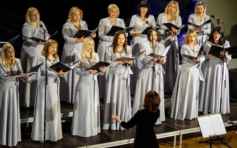 Mūzikas un dzejas kolāža “Es kā trauslas sievietes kaprīze”