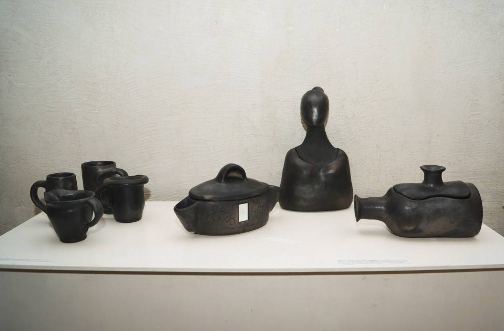 Darbus rāda izstādē "Izlolots"