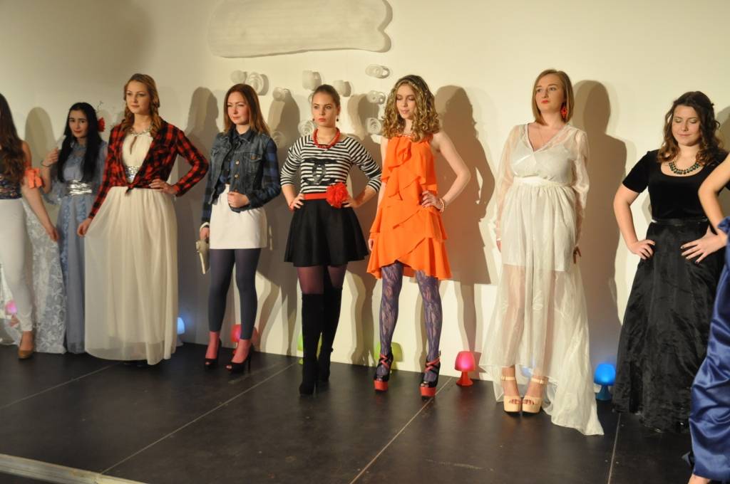 FOTO: Modes diena "Krāsu sprādziens"