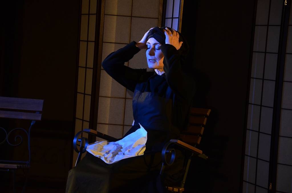 FOTO: Liepājas Tautas teātris nospēlē pirmizrādi "Bernardas Albas māja"