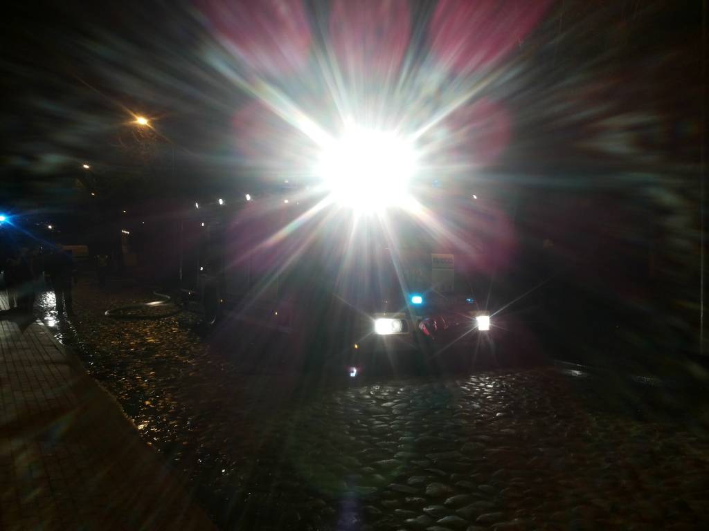 Liepājā aizdegas autoserviss