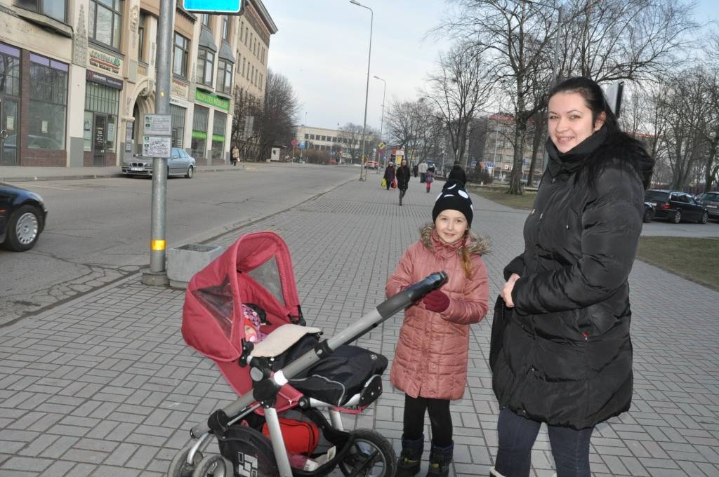 Sabiedriskajā transportā ne vienmēr katram ir sēdvieta, bet savs stāsts gan