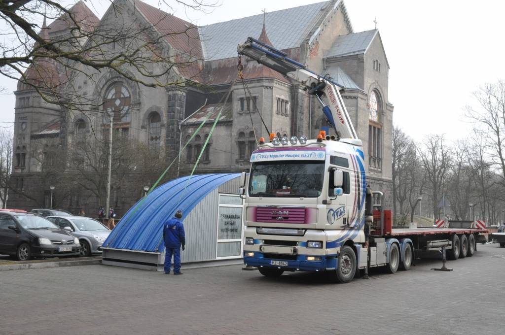 FOTO: Gatavojas izstādei "Ražots Liepājā"