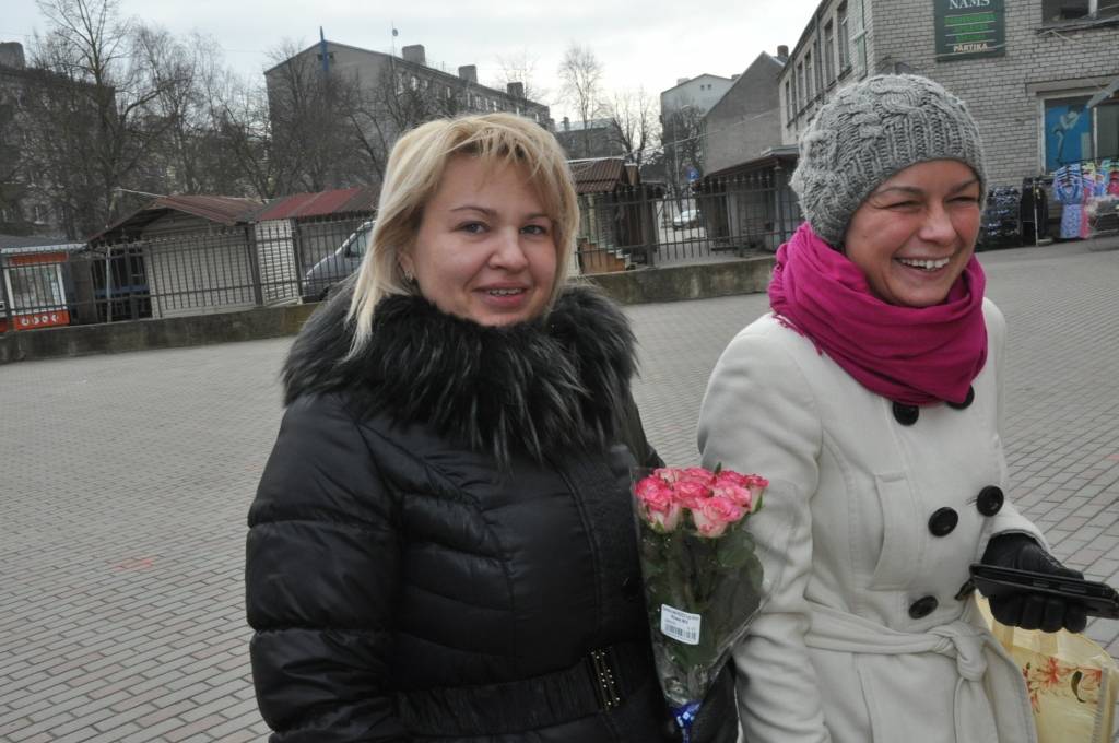 FOTO: Pētertirgus 8. marta noskaņās