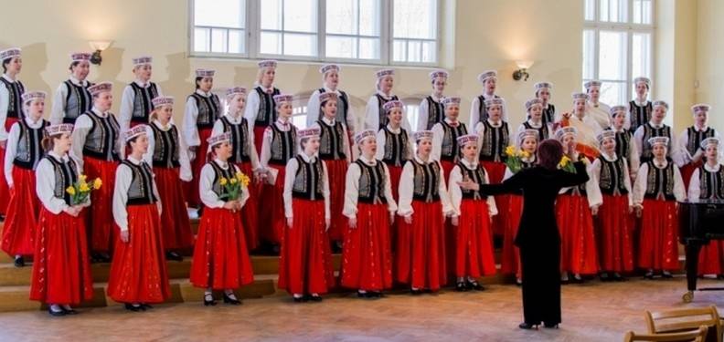 Sieviešu kora “Aija” koncerts “Es bij' meita, man bij' vara”