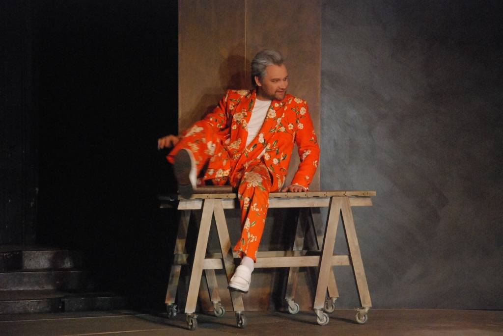 FOTO: Liepājas teātrī gatavojas izrādei "Paradīze"