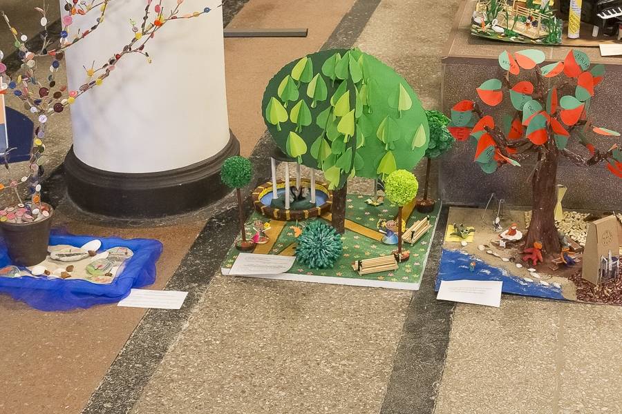 Bērni izspēlē Liepāju zem liepas Liepājas Universitātē