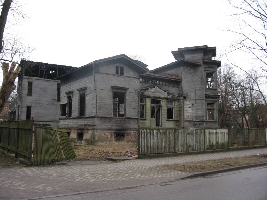 Graustu Dzintaru un Peldu ielas krustojumā Liepājā nojauks piespiedu kārtā