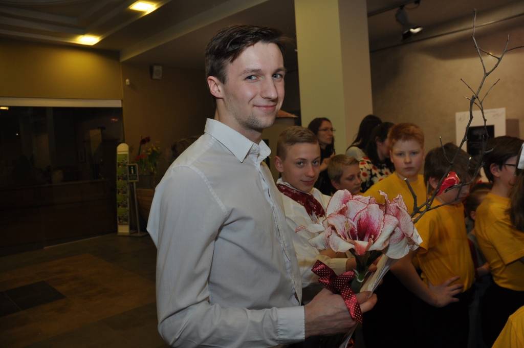 FOTO: "Pilna sauja dzintariņu"