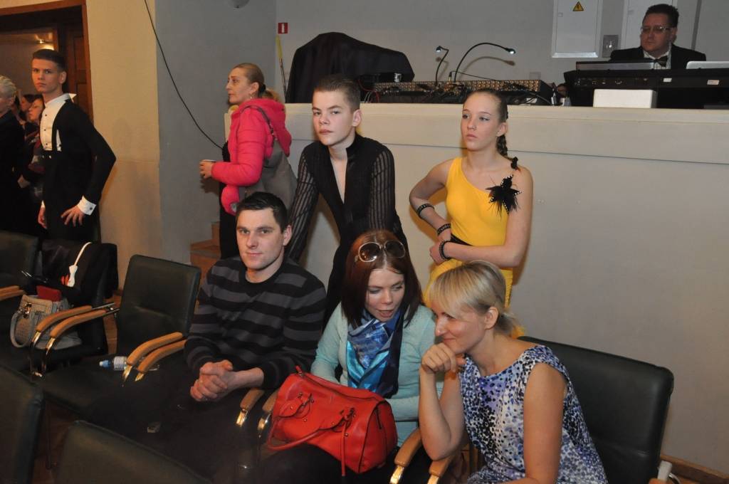 FOTO: Rāda meistarību sporta dejās