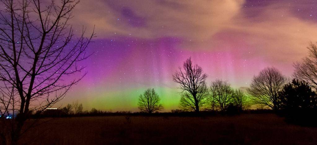 Naktī daudzviet Latvijā un citur pasaulē novērota spilgta ziemeļblāzma